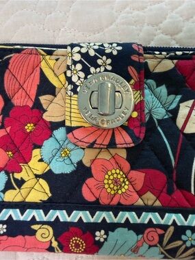 Vera Bradley cottagecore 
Turnlock Zip Around Clutch Billfold Credit Card Holder